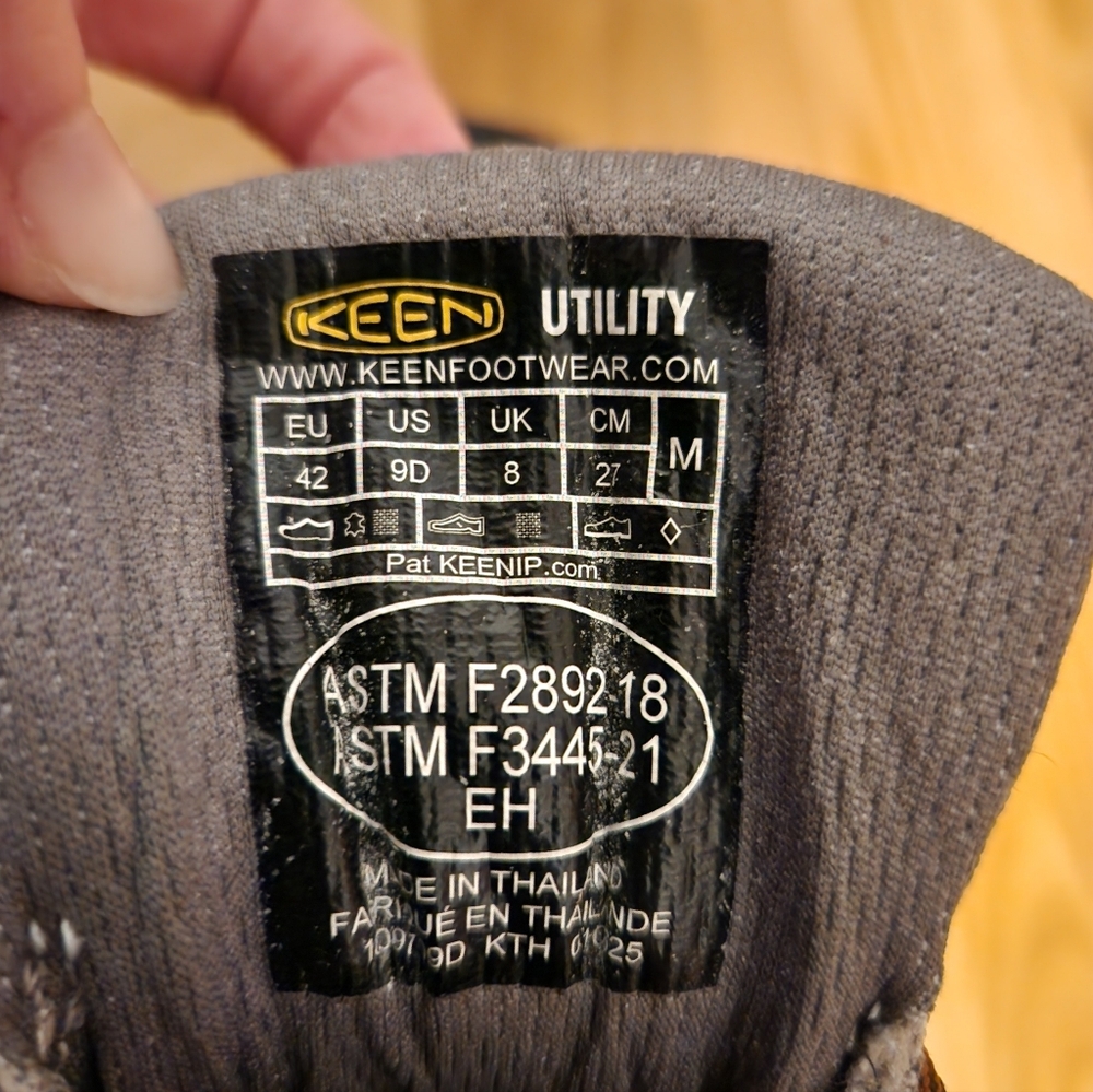 KEEN UTILITY HIKING BOOTS - Picture 7 of 7